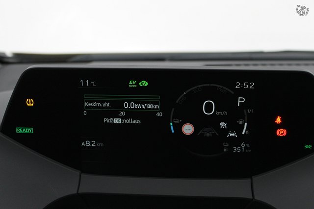 Toyota Prius Plug-in 14