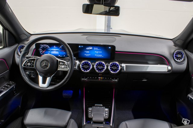 Mercedes-Benz EQB 16