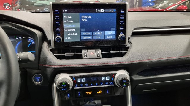 Toyota RAV4 Plug-in 16