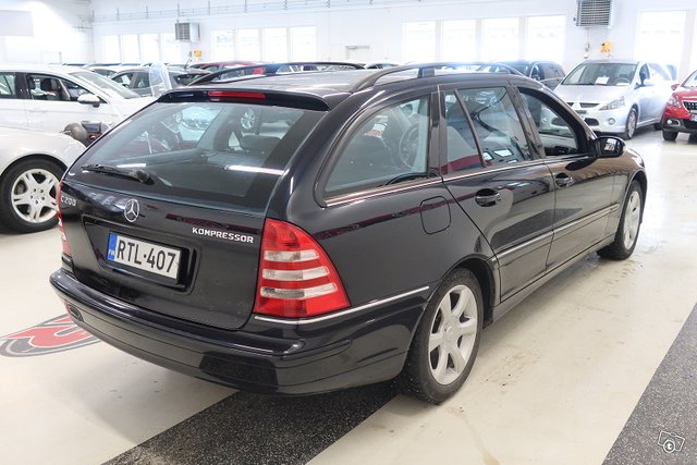 MERCEDES-BENZ C 4