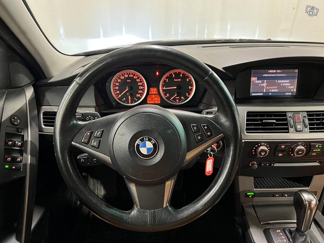 BMW 523 8