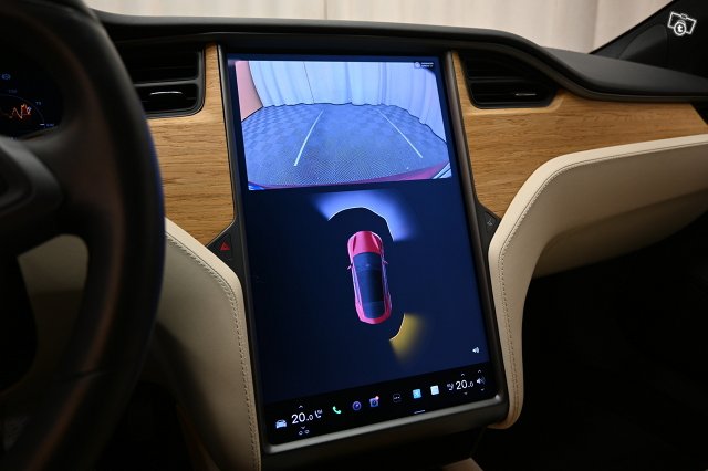 Tesla Model S 21