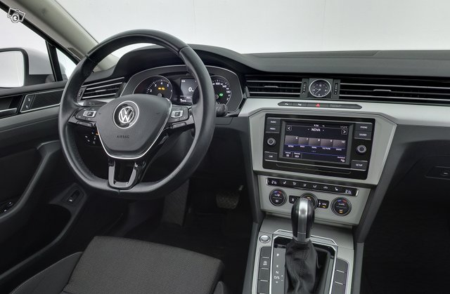 Volkswagen Passat 10