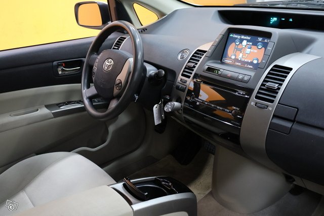Toyota Prius 13