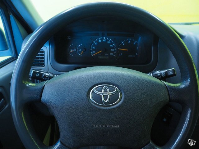 Toyota Hiace 9