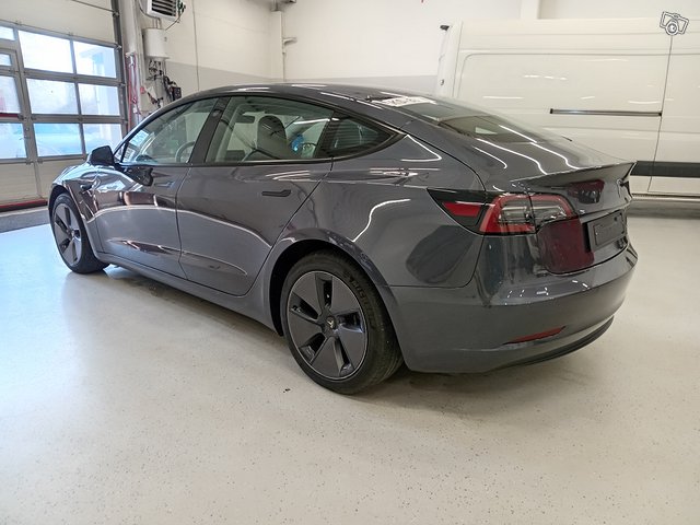 Tesla Model 3 5