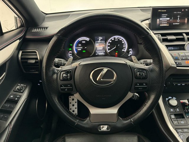 Lexus NX 8