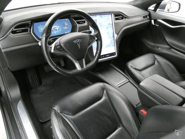 Tesla Model S 12