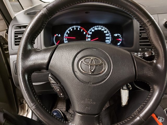 Toyota COROLLA VERSO 14