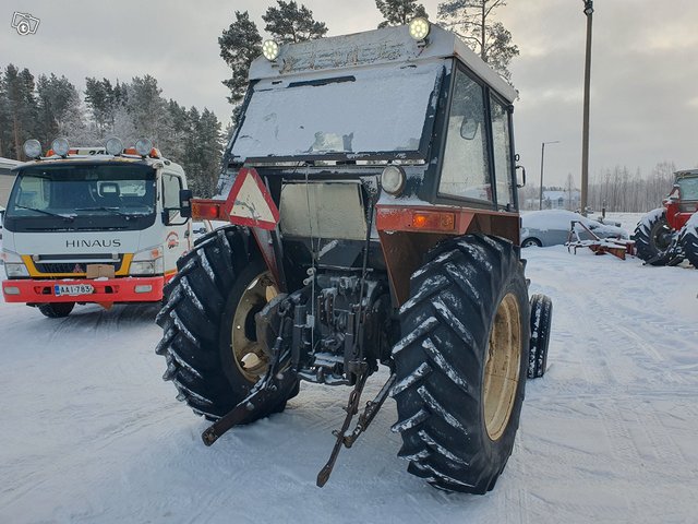 Traktori ZETOR 7011 Tämä ilman käsirahaa 109e kk 5
