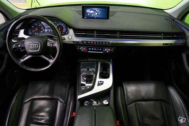 Audi Q7 8