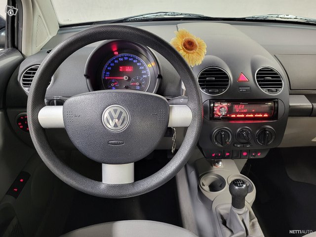 Volkswagen New Beetle 12