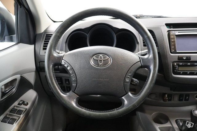 Toyota Hilux 14