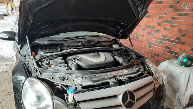 Mercedes-Benz R-sarja 5