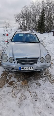 Mercedes-Benz 320 3