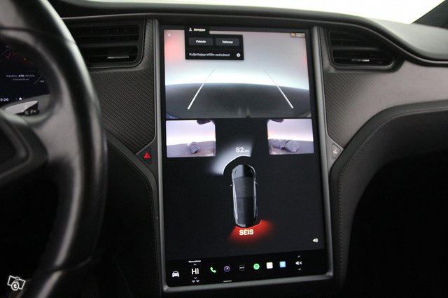 Tesla Model X 13