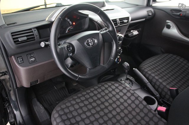 Toyota Iq 9