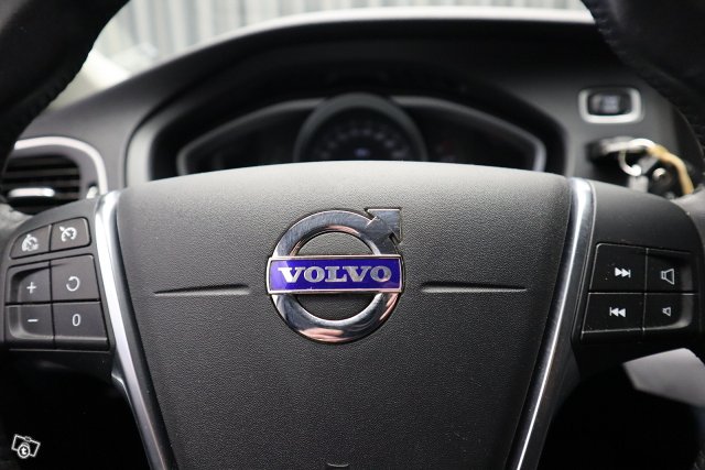 Volvo V40 9