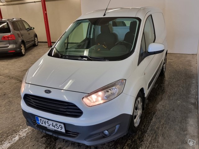 Ford Transit Courier 3