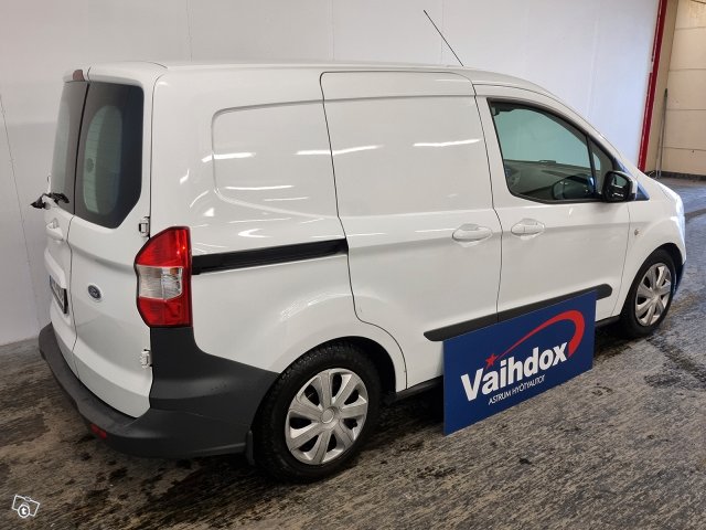 Ford Transit Courier 8