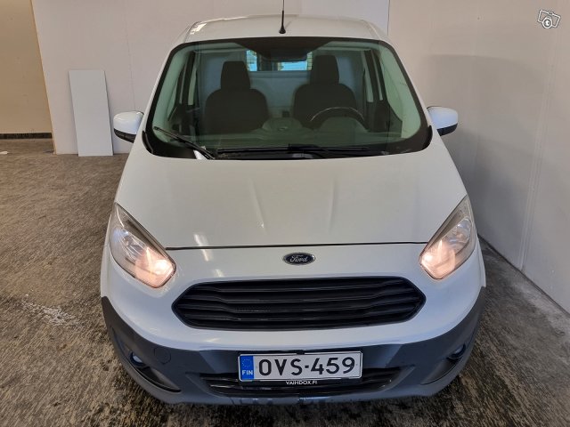 Ford Transit Courier 9