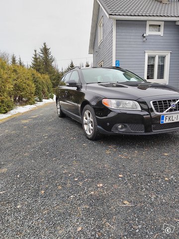 Volvo V70 3