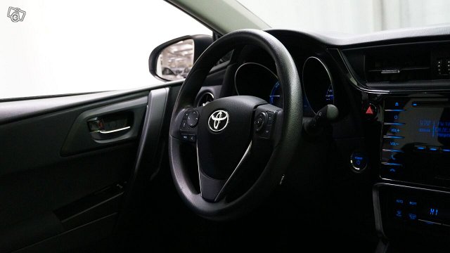 Toyota Auris 15