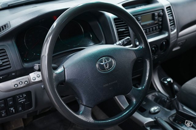 Toyota Land Cruiser 13