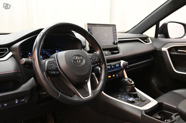 Toyota RAV4 Plug-in 13