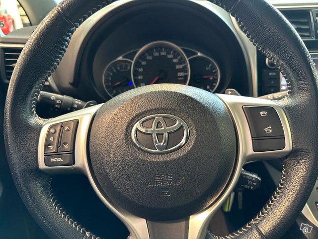 Toyota Verso-S 12