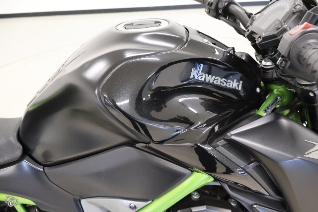 Kawasaki Z900 18