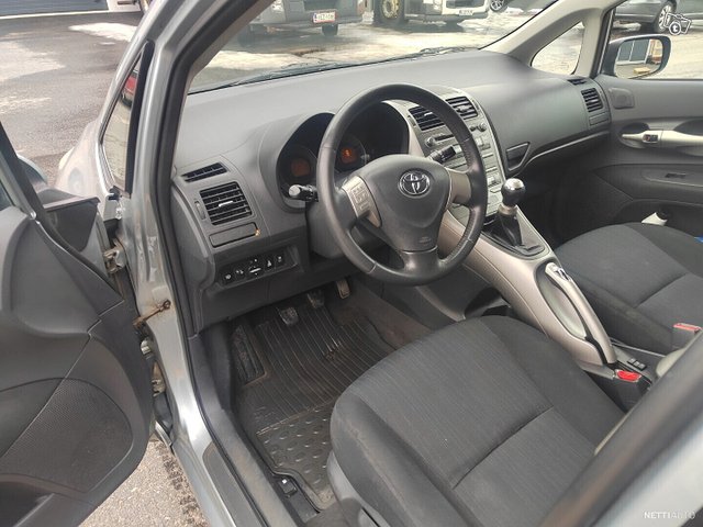 Toyota Auris 11