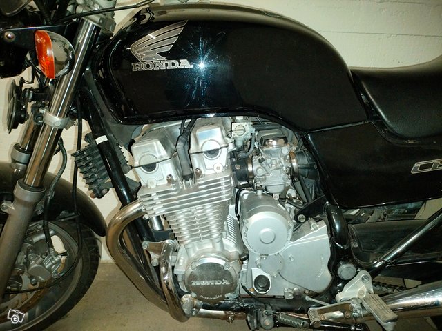 Museoajoneuvo Honda CB750 sevenfifty museopyörä 6