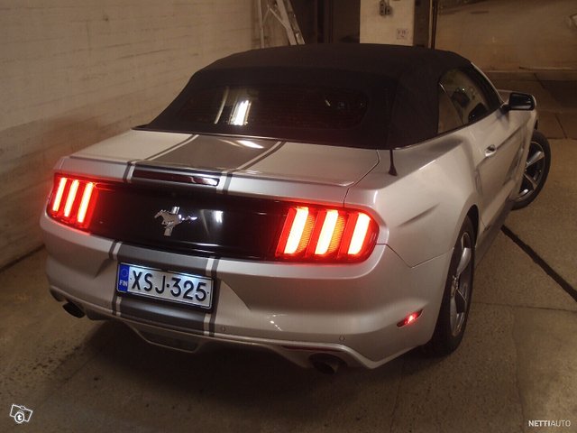 Ford Mustang 21