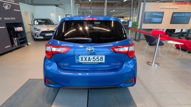 TOYOTA YARIS 4