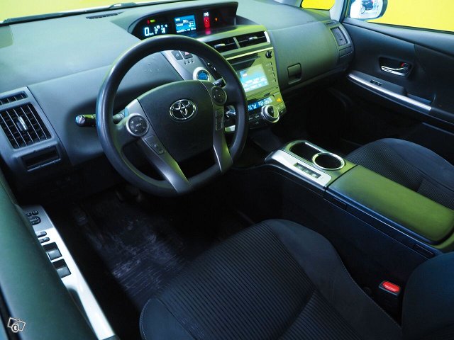 Toyota Prius+ 8