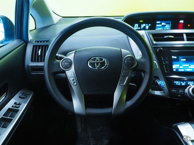 Toyota Prius+ 11