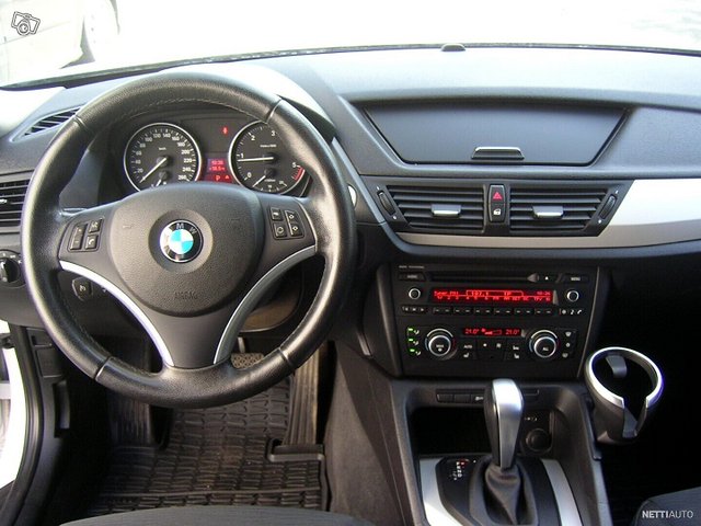 BMW X1 8