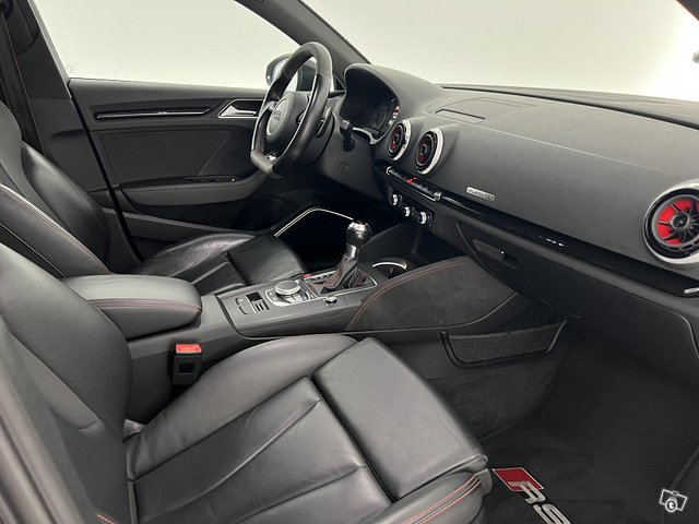 Audi RS3 11