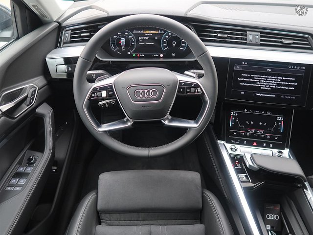 Audi Q8 E-tron 9