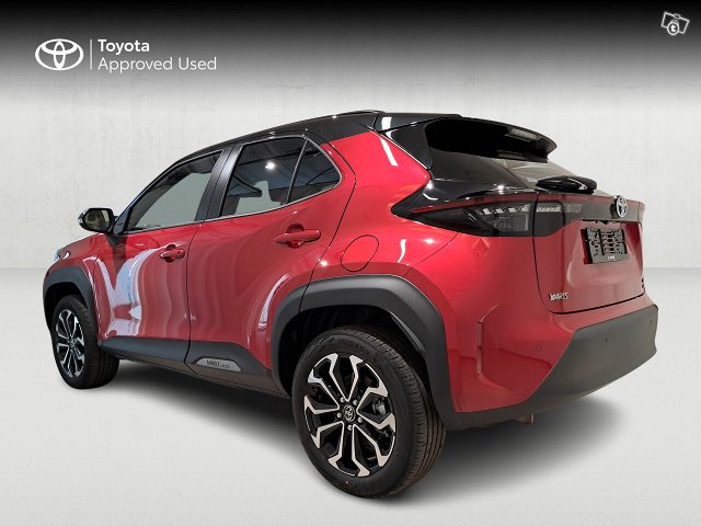 TOYOTA Yaris Cross 3