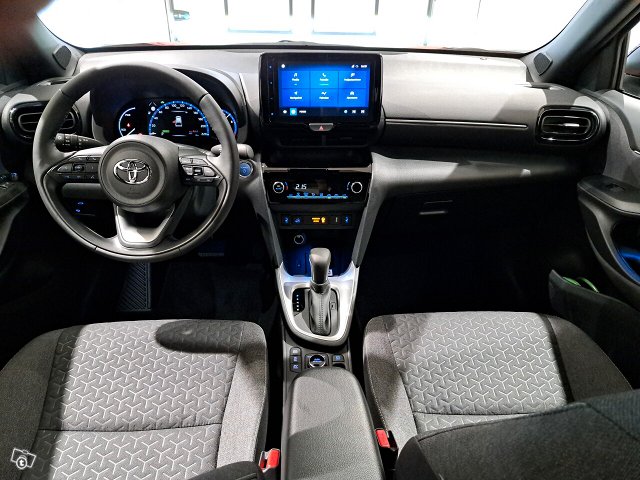 TOYOTA Yaris Cross 10