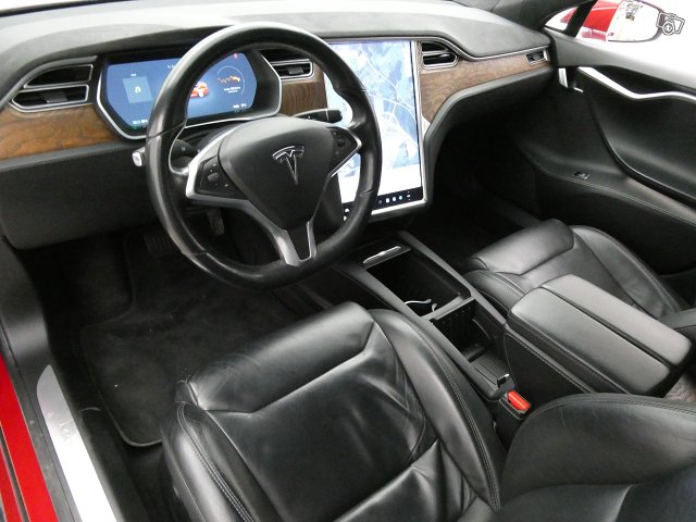 Tesla Model S 8