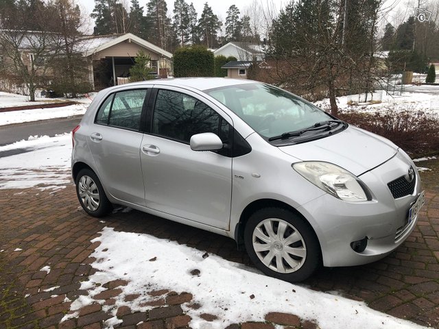 Toyota Yaris 2