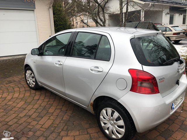 Toyota Yaris 4