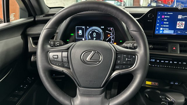 Lexus UX 12