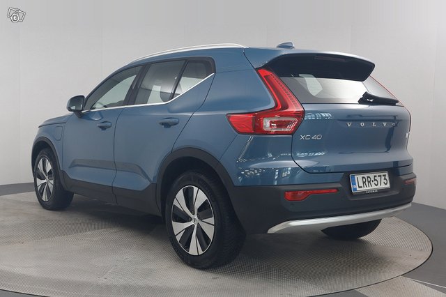 VOLVO XC40 4