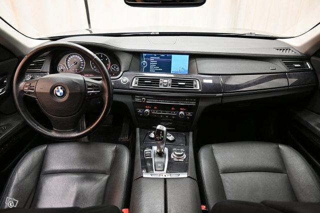 BMW 730 13