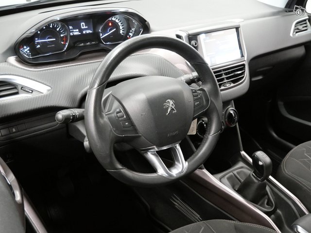 Peugeot 2008 13