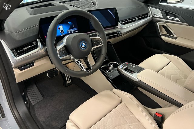 BMW IX2 7